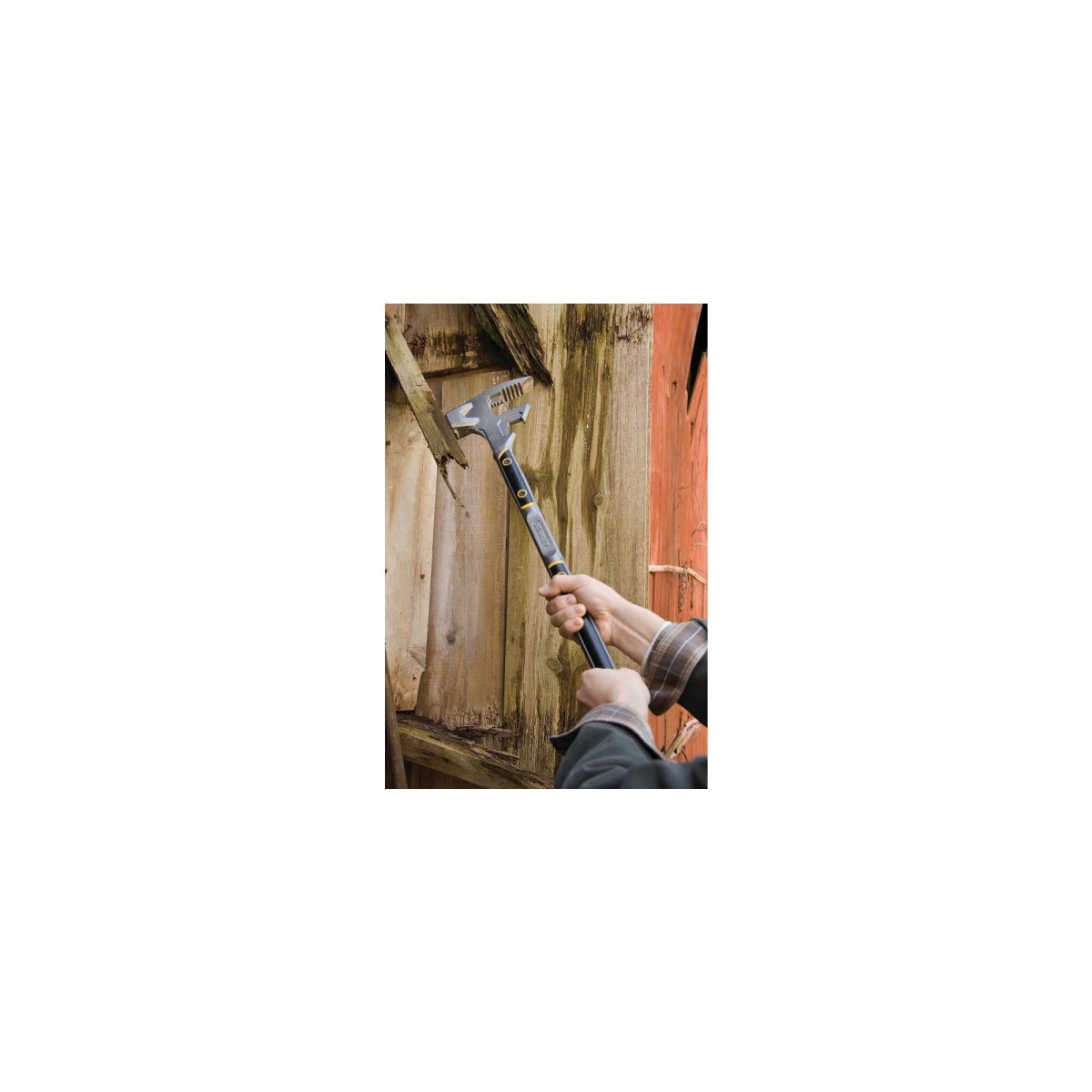 wyburzenie ściany łomem